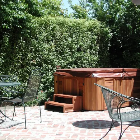 Charming Romantic Yacht Harbor Beach Cottage