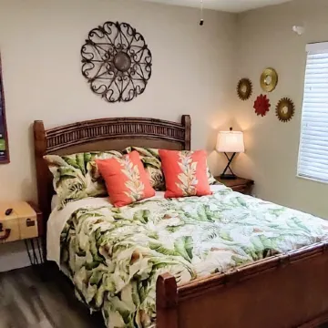 "Casita Playa" Our Super-Cute 1/1 Beach Getaway! 6 min from IRB!