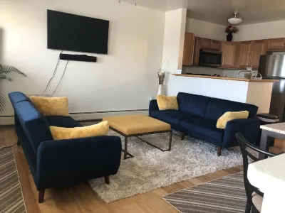 3rd Floor- Lovely, spacious, modern 1-bedroom apt. Hotel in zona Walkway State Historic Park