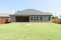 Executive Stay, Modern Farmhouse Perfect Location. Garage Parking. Hotels near Church at Glass Chapel - Broken Arrow