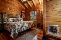 3 Dogs! Fenced Yard-Hot Tub-Mountain View-Hikes Out the Door-Game Room-King Beds