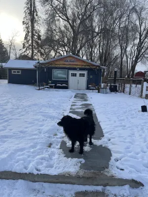 Private guest house! This Is your own little home away from home! Quaint retreat 라포트 호텔