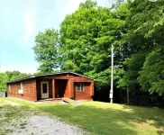 Less than 1 mile from Dale Hollow State Park Marina. Private pond for fishing. Hotels in Cumberland County