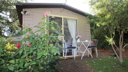 Braeside Studio - Country Garden Accommodation Отели рядом с достопримечательностью «Millthorpe Wine Centre»