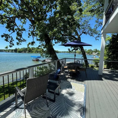 2024 Luxury Lakefront Escape I Dock/Fire Pit I Sunsets I Magician Lk I Sleeps 14