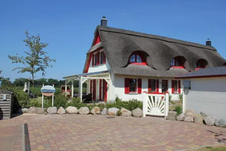 Thatched cottage in 1. Row to the Baltic Sea - near the Hanseatic city of Wismar