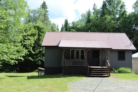 Cozy 3-bedroom house with AC/WIFI, nestled in the heart of the Adirondacks.