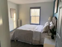 4 Bedroom Lakehouse w/ Hot Tub, Firepit, & Game Room