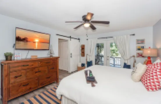 Red Sky Lake House - Tranquility at the lake!