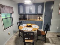 Charming 3-bedroom cabin in delightful Stockton with WiFi, AC, Hotel a Linn Township