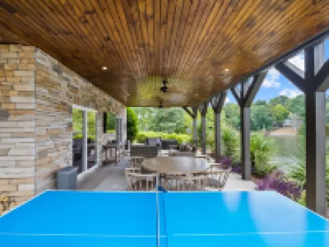 Designer Lake Front Retreat in Quiet Cove on Lake Wylie: King Beds & Bunk Room! スティール・クリークのホテル