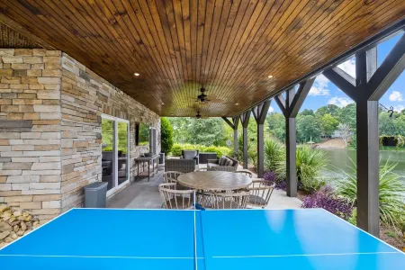 Designer Lake Front Retreat in Quiet Cove on Lake Wylie: King Beds & Bunk Room!