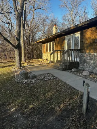 Cute Two Bedroom Cottage in Quiet Setting