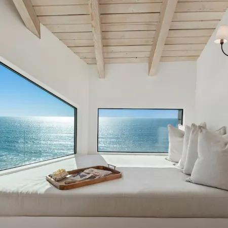 Oceanfront 3Bd Penthouse. Pool Spa Pickleball and a Short Walk to All!
