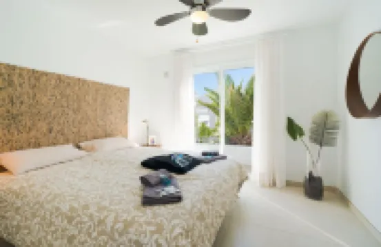 Luxurious A2 in a Small Complex with Communal Pool 100m from the Sea