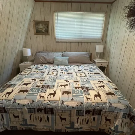 Tranquil 2 Bedroom Getaway on Private Lake