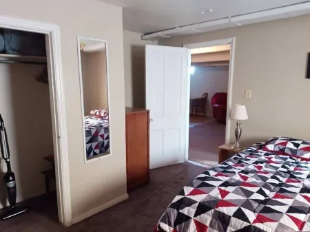 Walk in basement apartment - near downtown Norfolk Отели рядом с достопримечательностью «Ta-Ha-Zouka Park»