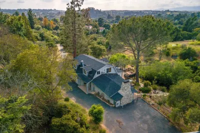 Serene Private Home, Sunset View+Hot Tub+EV Charge