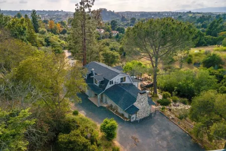 Serene Private Home, Sunset View+Hot Tub+EV Charge