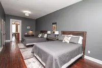 Historic Downtown Lincoln's Loft<br>Derby Suite - Lincoln, IL