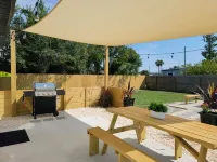 Modern Home ¤ Close to Shopping, Dining & Downtown! Outdoor dinning & Fireplace!