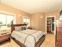 Elevator, Master Suites, Jacuzzi's -  steps to the Beach! Hotels in Netarts
