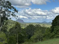 Eco-luxe studio and amazing Glasshouse Mountains views.