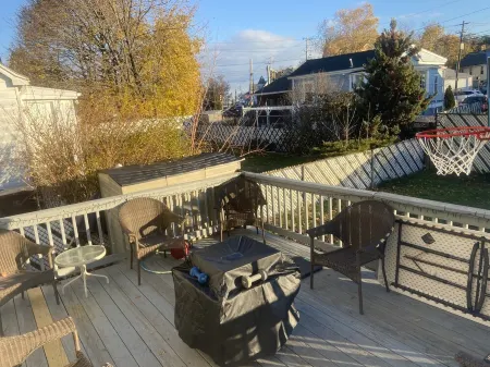 Entire House w/parking mins to Historical Boston Отели в г. Эверетт