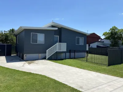 Explore Lake Macquarie and Newcastle! 케이브즈 비치 주변 호텔