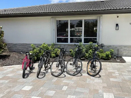 A Happy Place waiting for you. Just 7 minutes away from Fisherman’s Village!