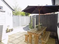 Three-Time Award Winning, Stunning 1700's Grade 2 listed cottage near Stonehenge Hotels in Amesbury