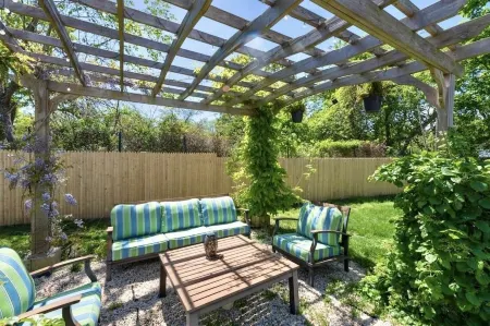 Shelter Island Retreat With Pool ...Close To Beach & Pet Friendly