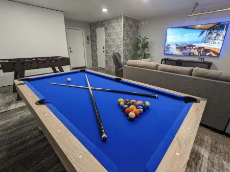 NEW! Desert Oasis! Large Pool/Spa + Firepit + Gameroom