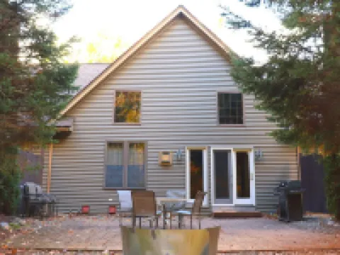 Bear Den - scenic Adirondack cabin escape + lake access โรงแรมในFulton County