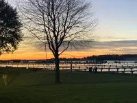 Fisherman's Cottage  with lake access and dock private parking Hotel a Clay Township