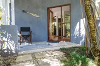 Hanalei Beach House, 3min walk  to Beach, Private Heated Pool!