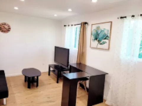 Cozy guest house close to Warner Brothers, Universal Studios, Burbank Airport