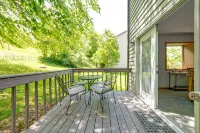 3 Bedroom Townhome next to Cheat Lake / Sunset Beach Marina!
