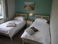 Spacious and modern family holiday home Hotels in Llanfair-Mathafarn-Eithaf