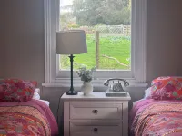 Skibo Cottage Hotels in Camperdown