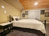 Charming Cottage! - 3 Bedrooms, 4 Beds, 2 Full Baths, 6 Adults