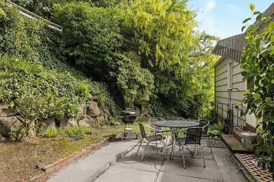 Queen Anne Charmer with Views of Puget Sound! Hotel a 