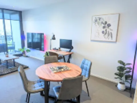 Stylish oasis in the heart of Canberra CBD, free parking