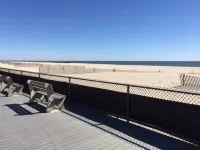 Comfy & Cozy - 3BR  House -  1 Block to the Boardwalk 포인트플레전트해변 호텔