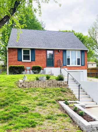 Cozy home in St. Joseph, MO that is centrally located to hospital & university!