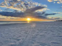 PCB Retreat Laguna Beach, 1 Min Walk to Beach,Convenient to Everything,Sleeps 14