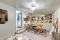 Completely Renovated Historical Cottage -- Walking distance to Downtown Franklin