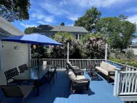 Coastal Cottage !3 bedroom, 2 bath home with deck and walk to the beach