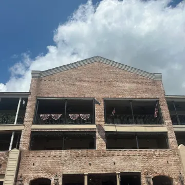 Downtown Front Street 2-bedroom townhome with balcony views