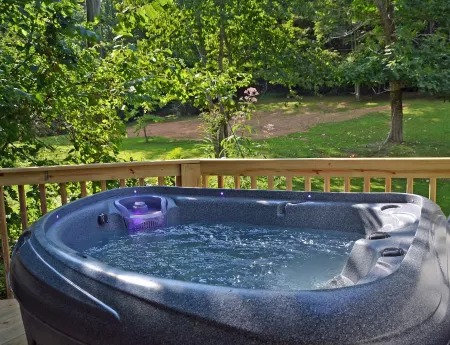 Hot Tub And Deck Along Creek,  Pet friendly, Close To NOC, Tsali, And Dragon